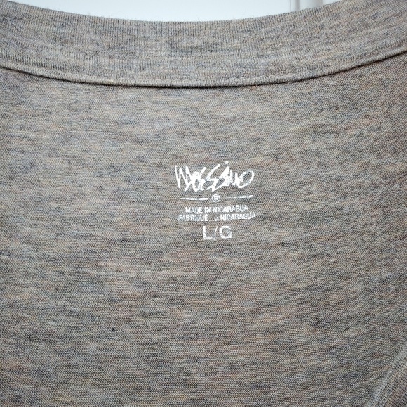 Basic v-neck tee - Picture 2 of 2